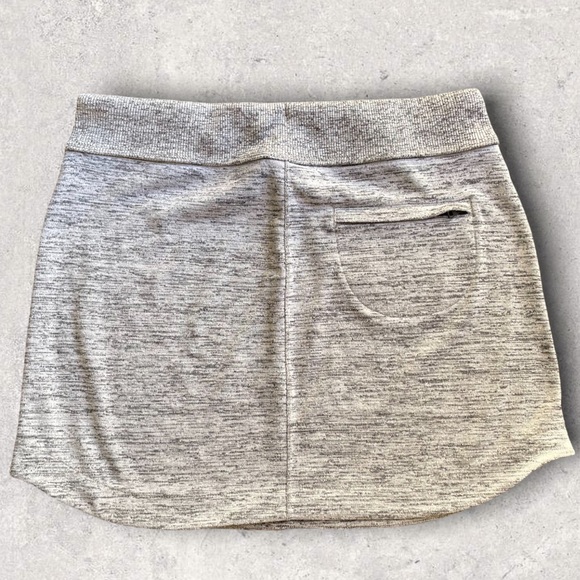 ATHLETA Gray Downplay Skirt, Size Medium - Picture 2 of 8